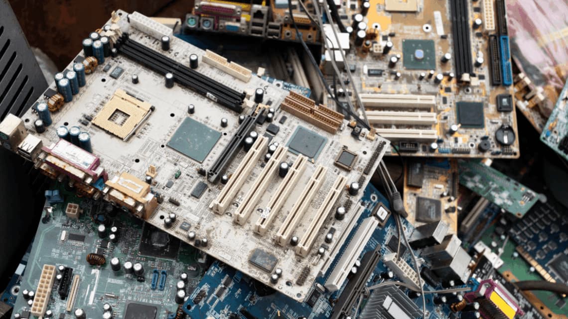 Smaltimento informatico: perché proteggere i dati prima del ritiro